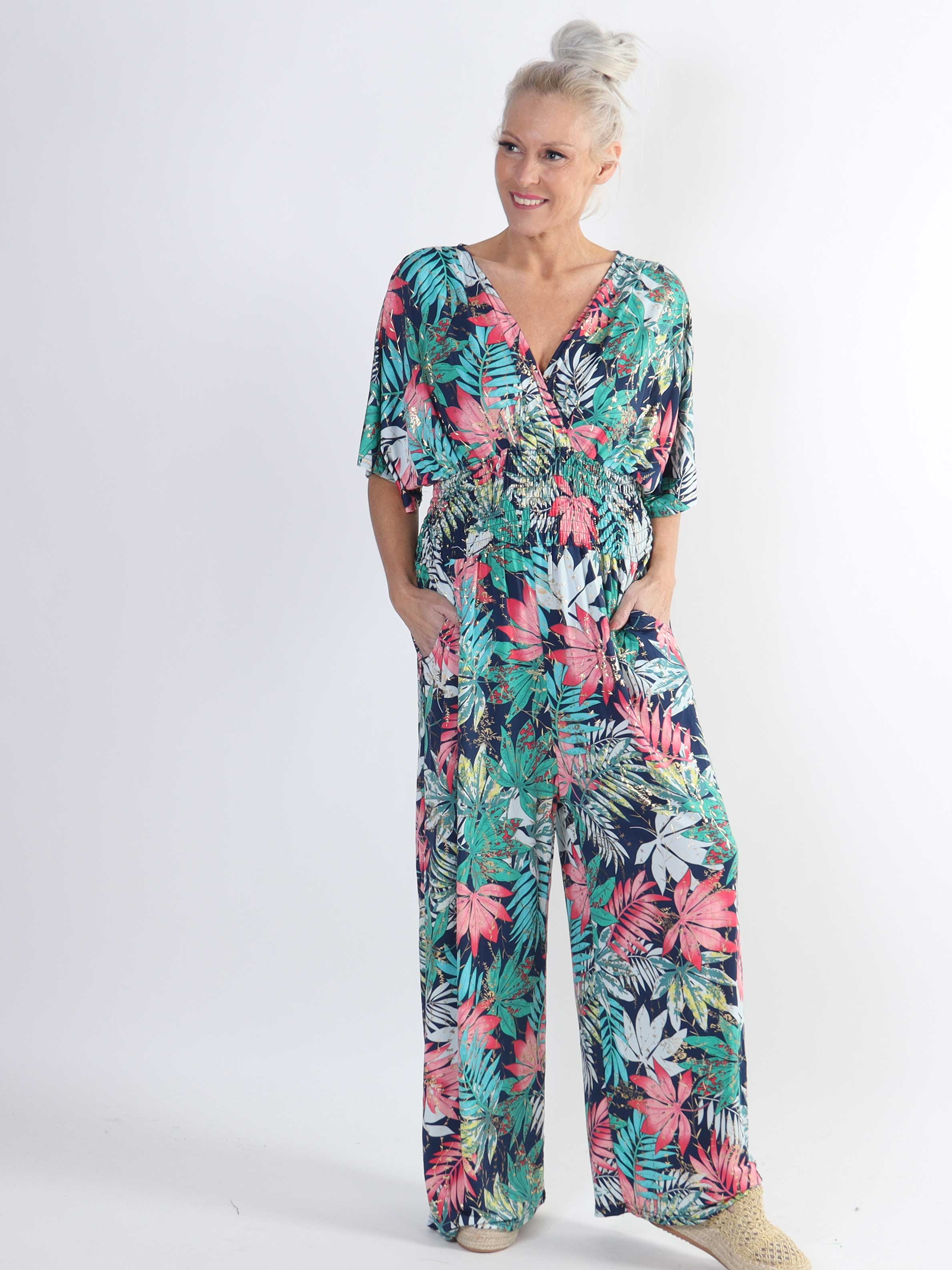 Pams Leaf Jumpsuit - Elastisk plus size buksedragt med bladmønster